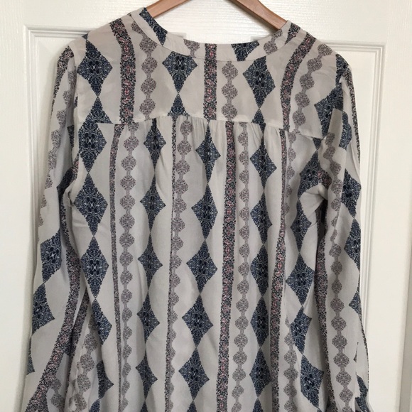 Beautiful LOFT Top - Picture 4 of 8